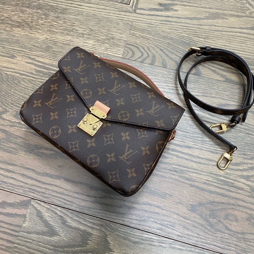 Louis Vuitton pochette bag